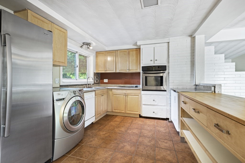 57 Donna Road Framingham, MA 01701 - Photo 12 of 39 Gallery Image 12