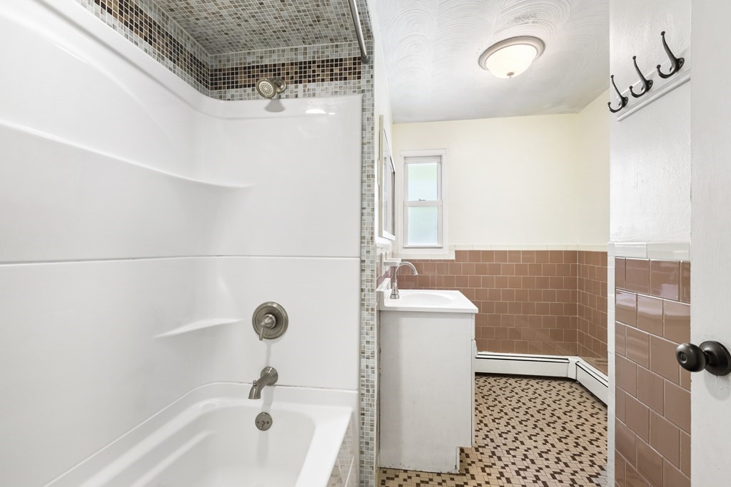 57 Donna Road Framingham, MA 01701 - Photo 17 of 39 Gallery Image 17