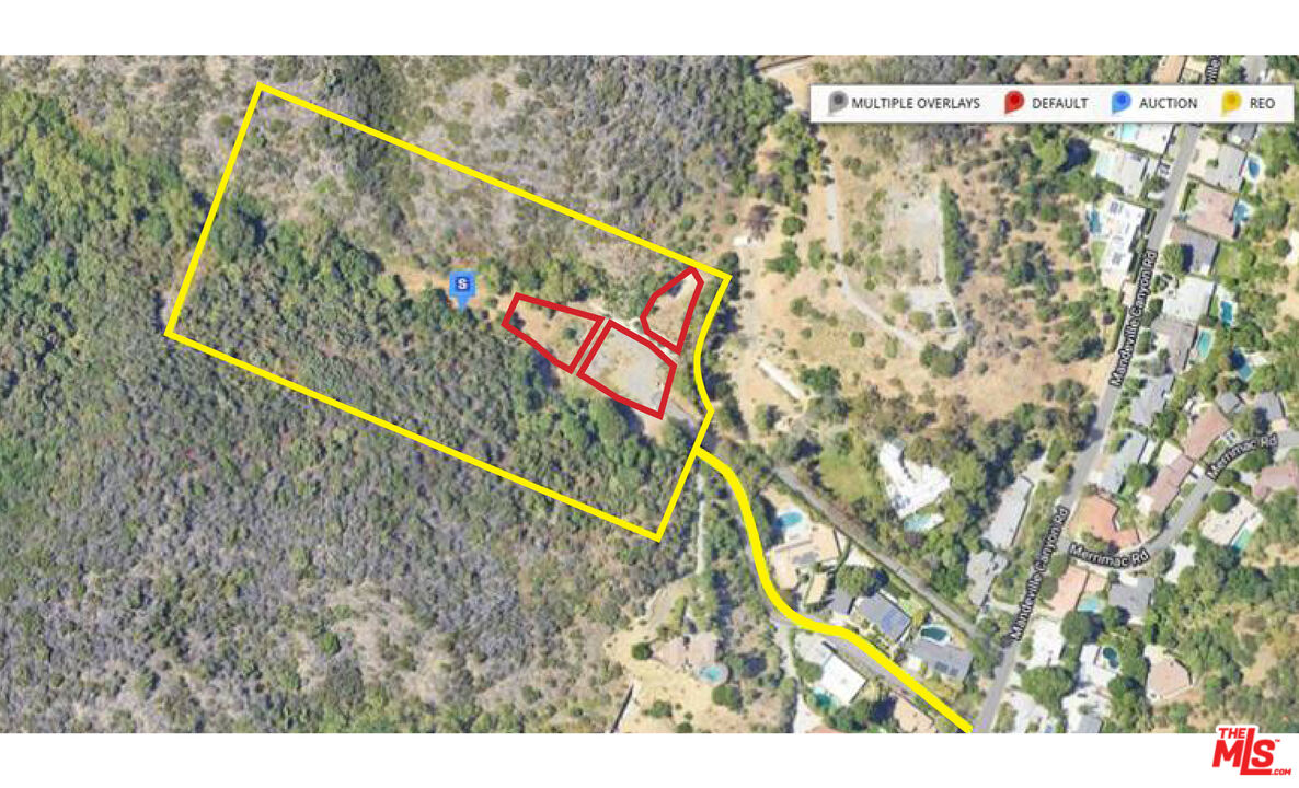 3375 Mandeville Canyon Road Los Angeles, CA 90049 - Photo 3 of 13 a street sign that is on a pole