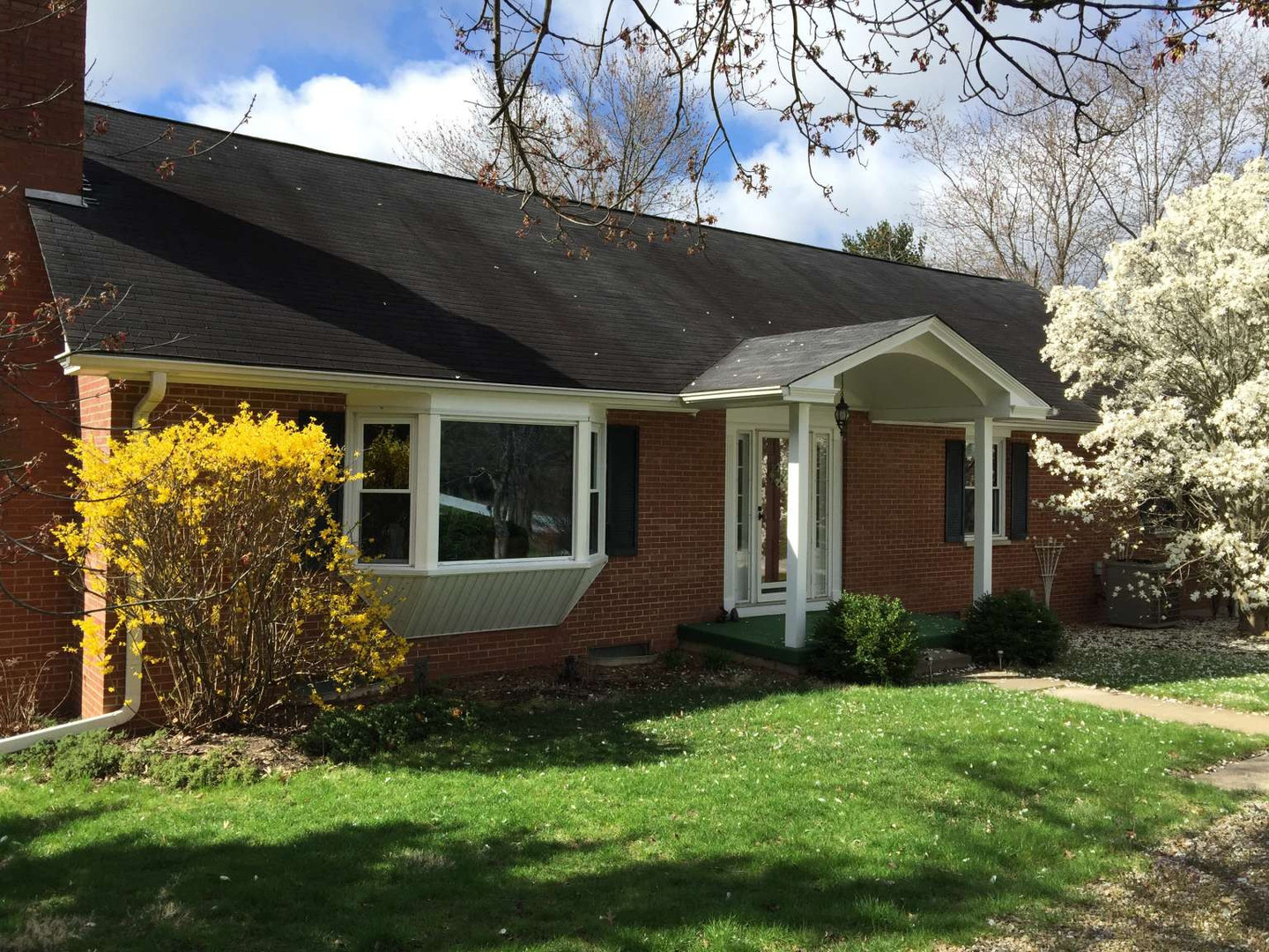 11 Marty Lane Macomb, IL 61455 - Photo 1 of 25 a front view of a house with a yard
