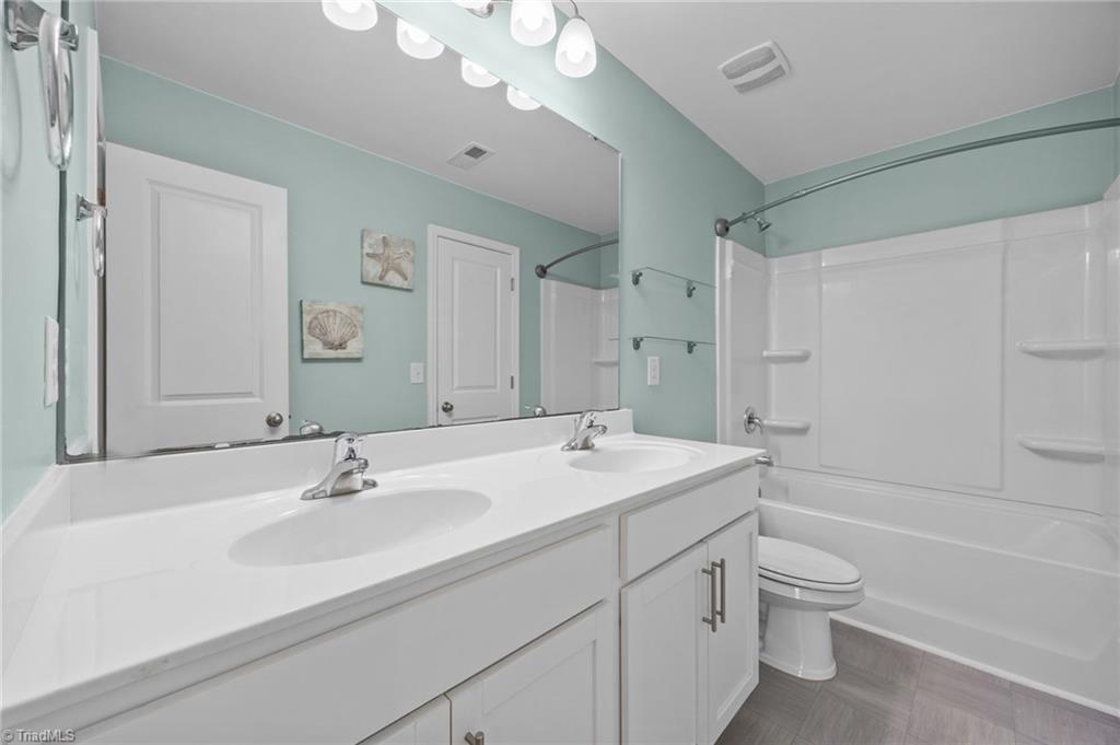 1216 Kerr Street Burlington, NC 27215 - Photo 27 of 50 Full bath on second floor.