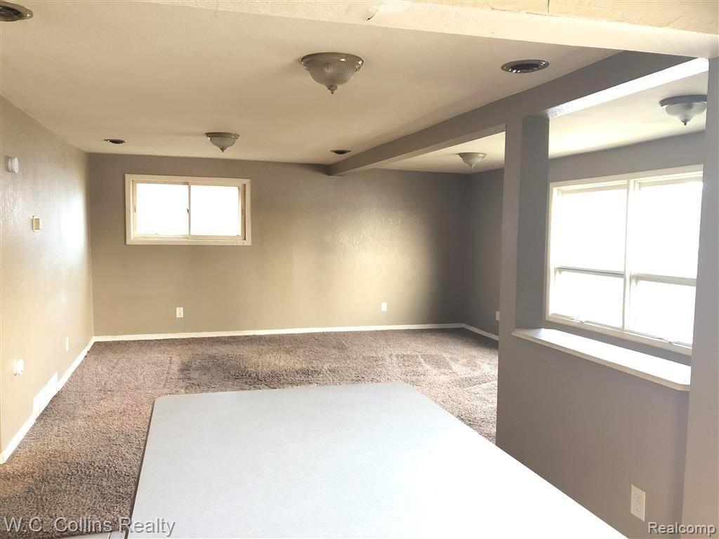 4012 Hunt Road Lapeer, MI 48446 - Photo 5 of 19 Living Room