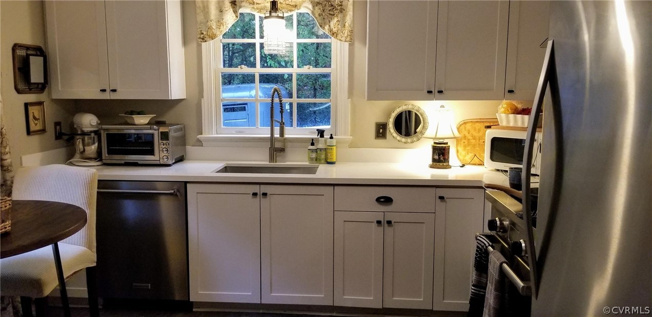 878 Three Chopt Road Manakin-Sabot, VA 23103 - Photo 7 of 11 Updated Kitchen with stainless steel appliances -