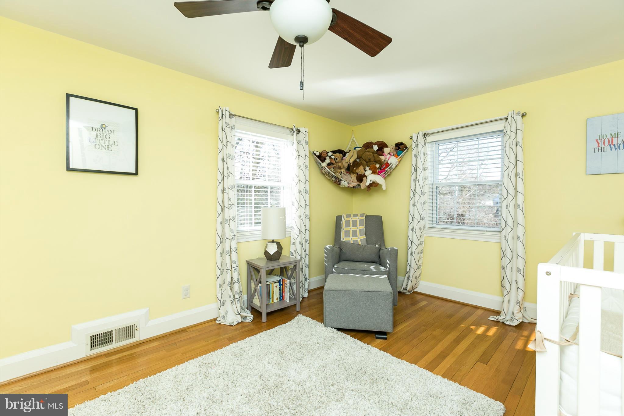 611 Wilton Road Towson, MD 21286 - Photo 20 of 30 a living room with furniture