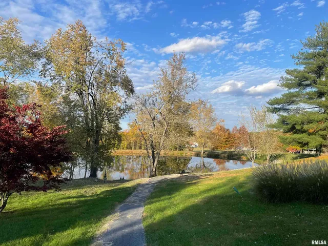 $152,000 | 557 Twin Oaks Drive, Cobden, IL 62920