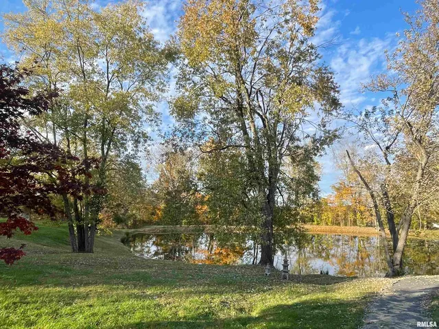 $152,000 | 557 Twin Oaks Drive, Cobden, IL 62920