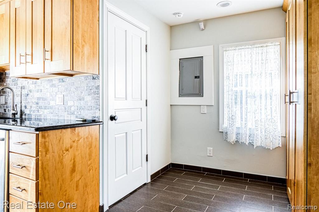 205 Romeo Road Rochester, MI 48307 - Photo 10 of 25