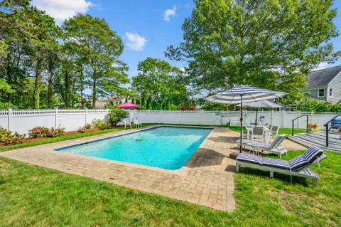 $1,400,000 | 72 Bayshore Drive, Mashpee, MA 02649