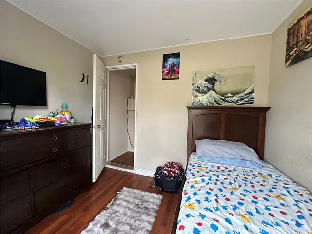 a view of a back yard