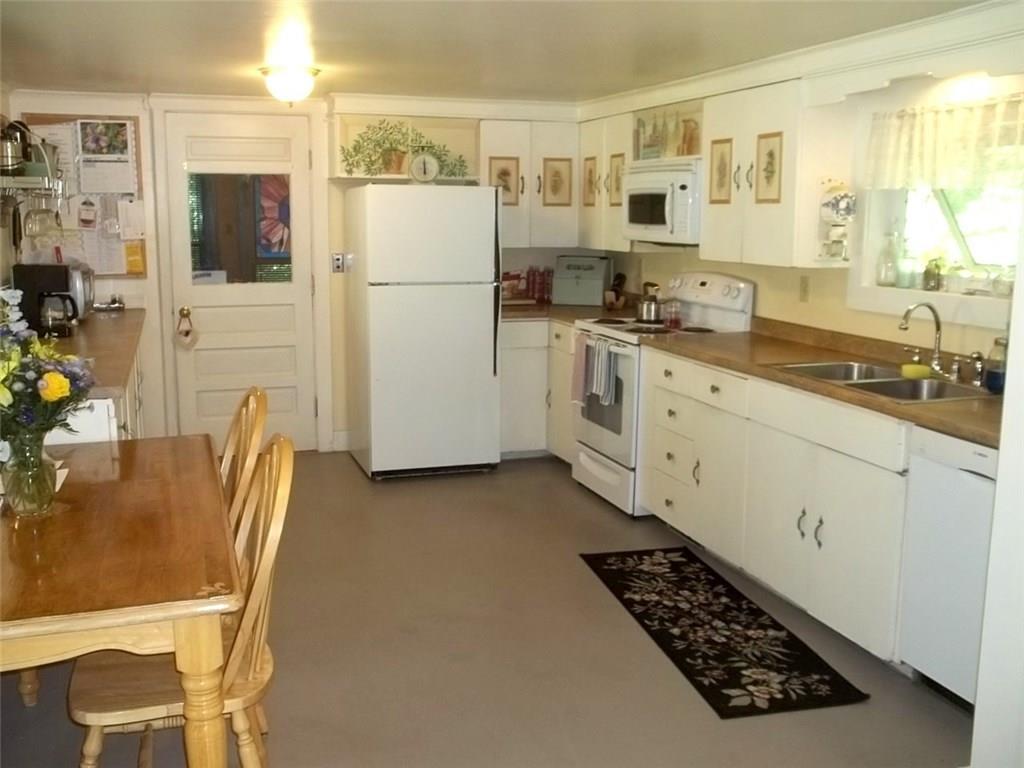 109 Old Port Road Kennebunk, ME 04043 - Photo 9 of 25 Eat-in Kitchen