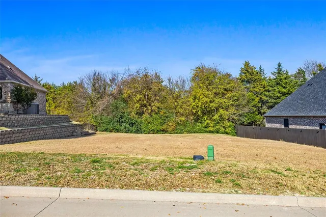 a view of house with outdoor space