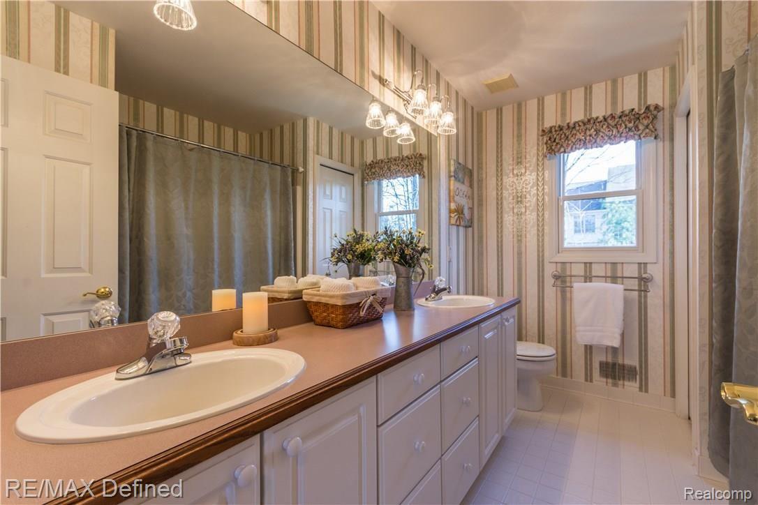 3819 Red Root Road Lake Orion, MI 48360 - Photo 33 of 37 Guest Bathroom, Dual Sinks