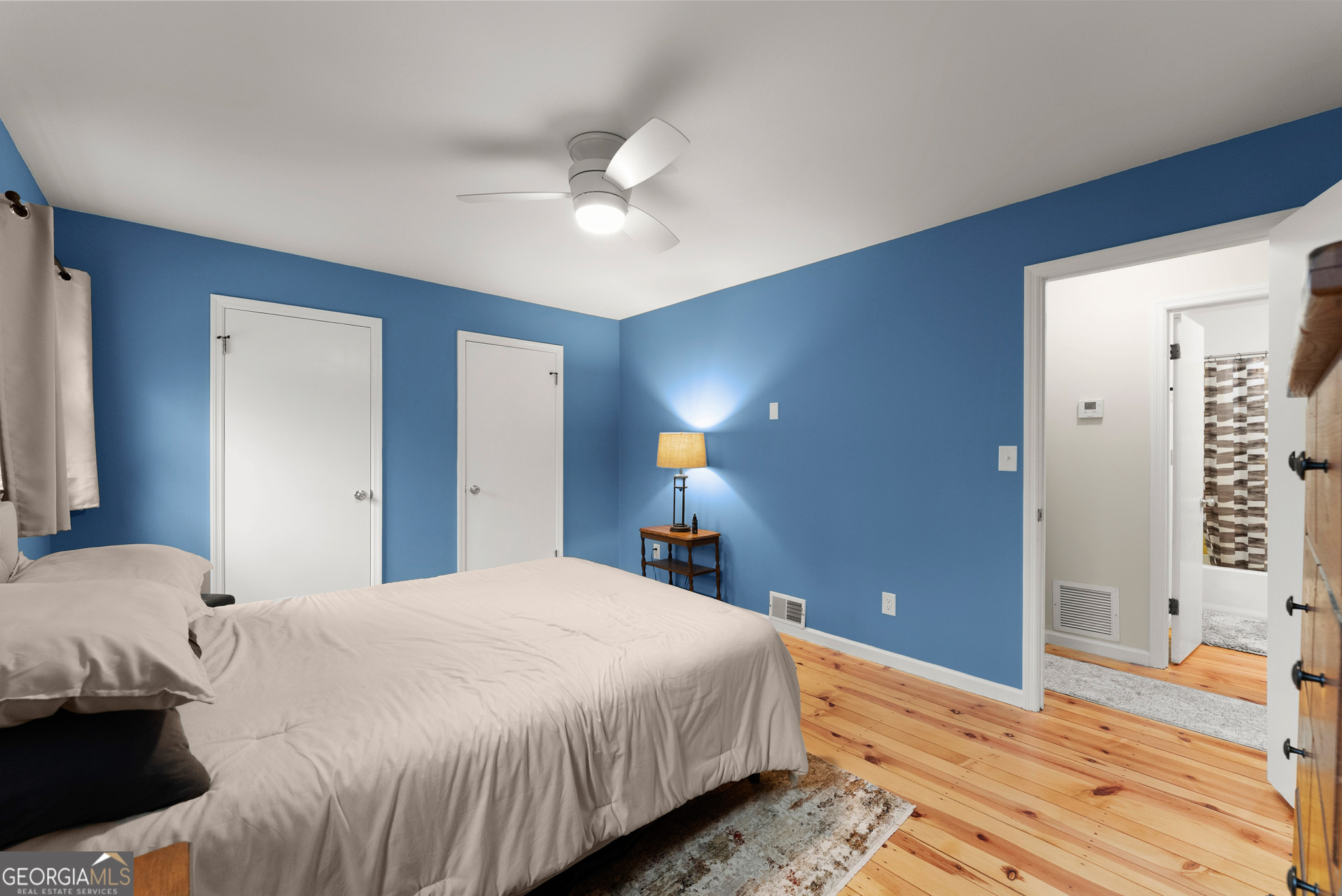 426 Skyview Circle Clarkesville, GA 30523 - Photo 20 of 42 a bedroom with a bed and a chandelier