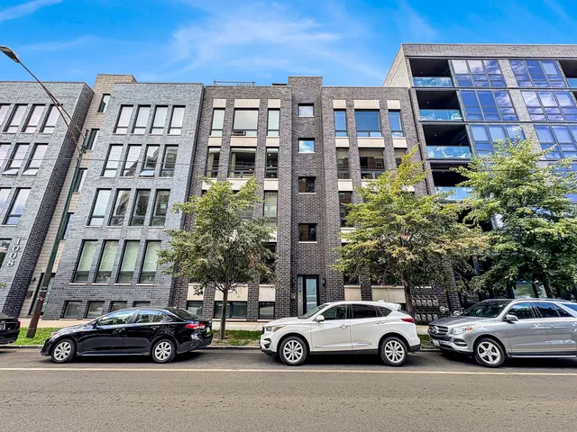 $650,000 | 1014 North Larrabee Street, Unit 4N, Chicago, IL 60610