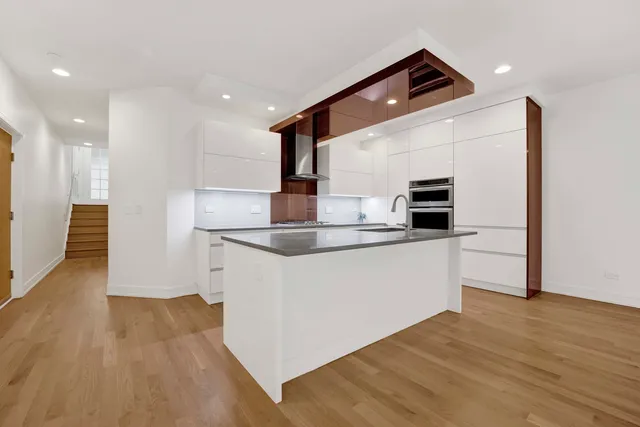 $650,000 | 1014 North Larrabee Street, Unit 4N, Chicago, IL 60610