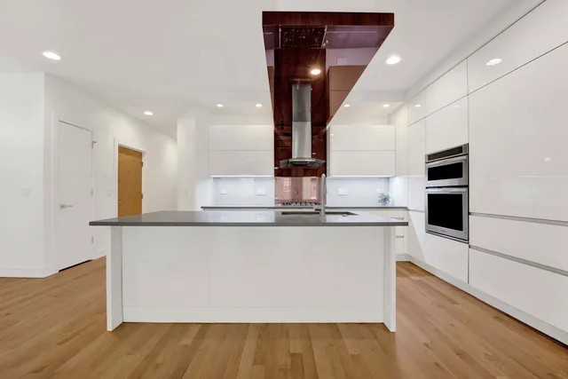 $650,000 | 1014 North Larrabee Street, Unit 4N, Chicago, IL 60610