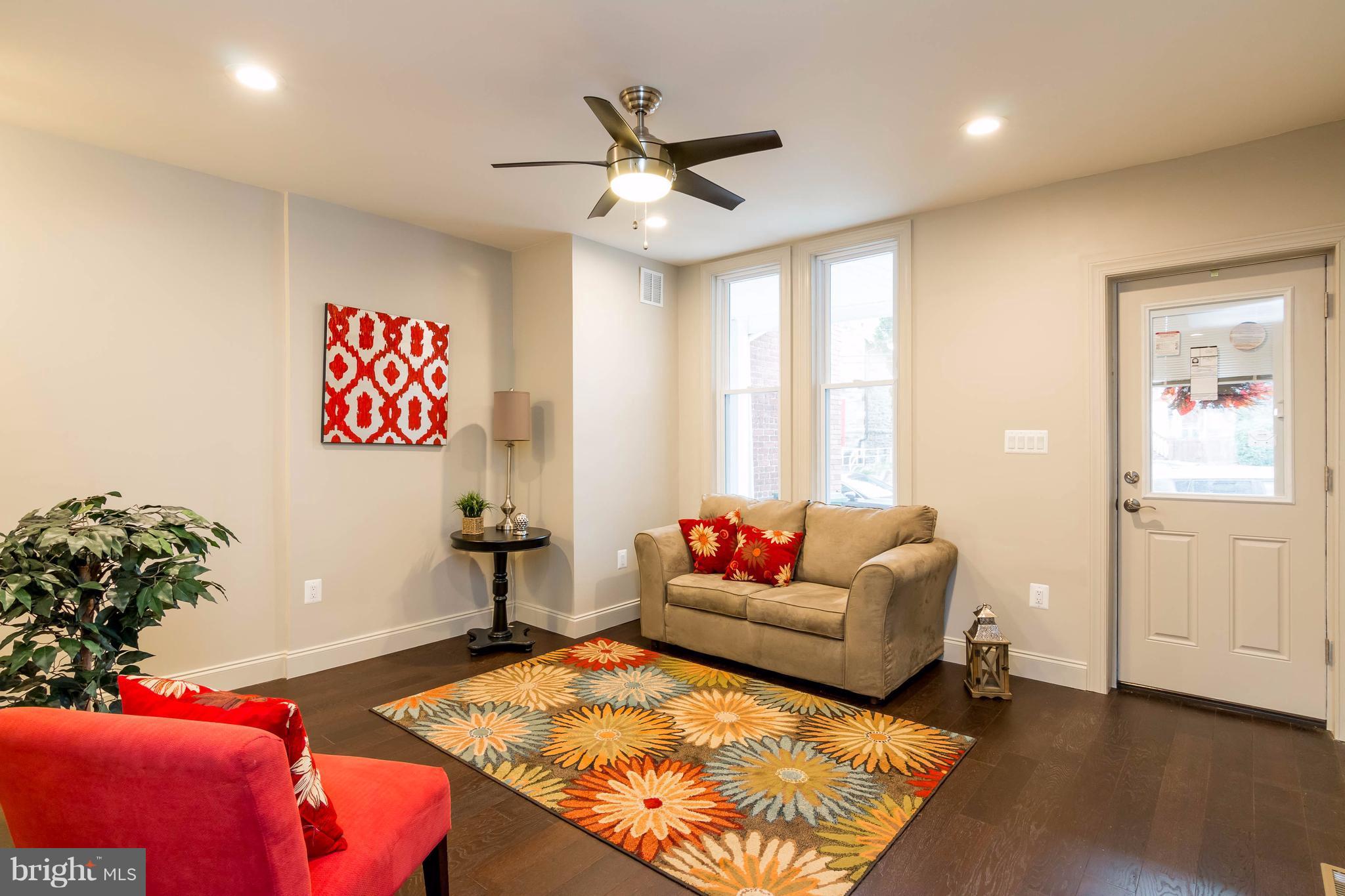 3815 Roland Avenue Baltimore, MD 21211 - Photo 3 of 30 Living Room