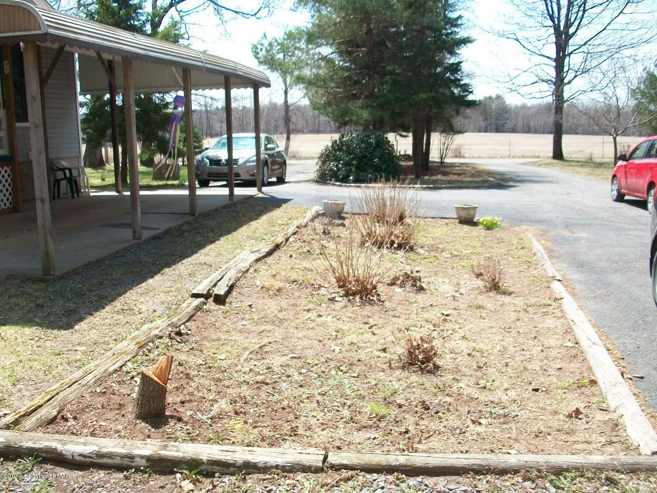 146 Cartwright Road Blakeslee, PA 18610 - Photo 3 of 14 Side View