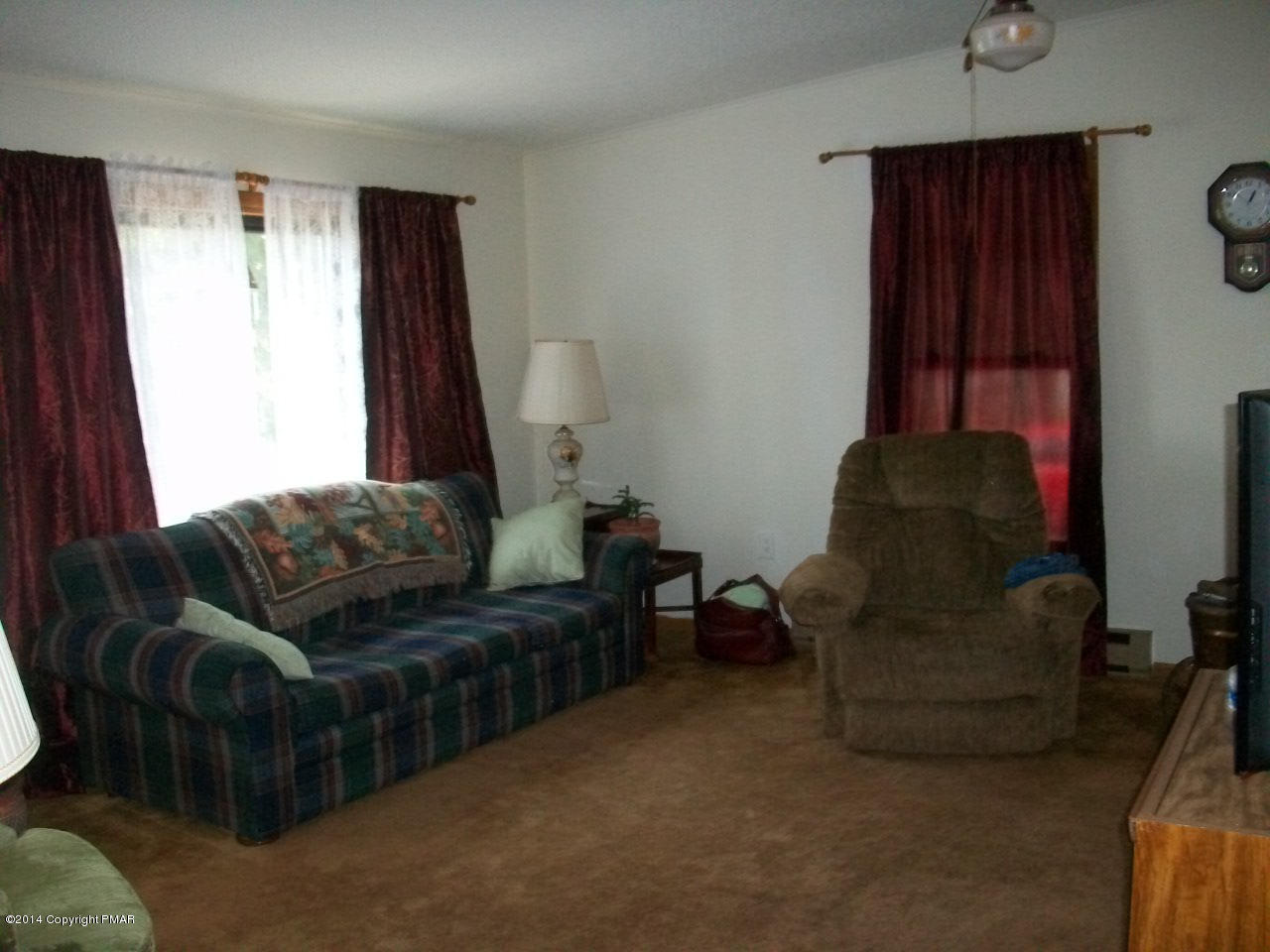 146 Cartwright Road Blakeslee, PA 18610 - Photo 6 of 14 Living Room