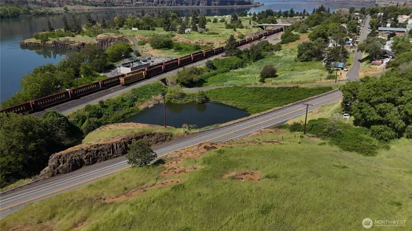 an aerial view of a yard