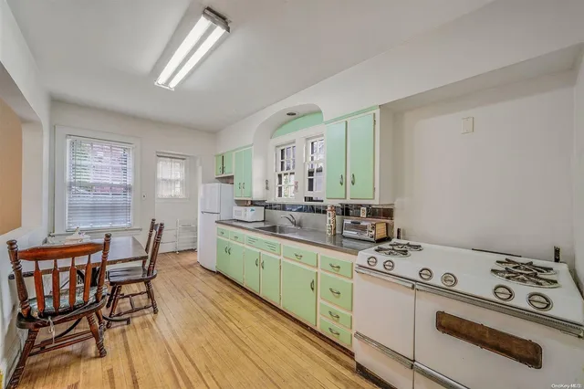 $1,359,000 | 60-14 60th Avenue | Maspeth