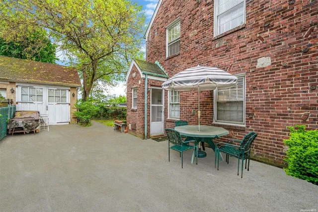 $1,359,000 | 60-14 60th Avenue | Maspeth