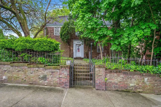 $1,359,000 | 60-14 60th Avenue | Maspeth