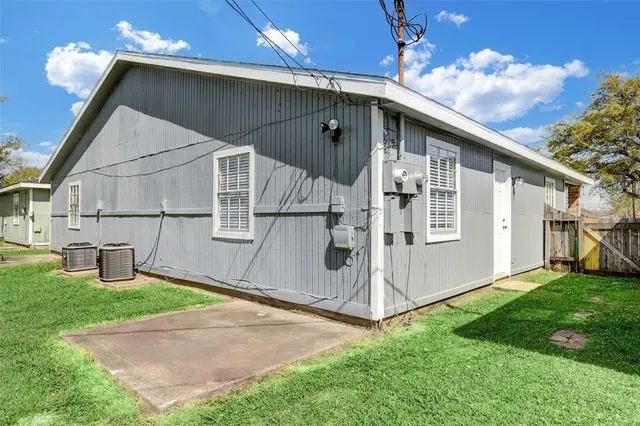 $950 | 3011 Taylor Street, La Marque, TX 77568