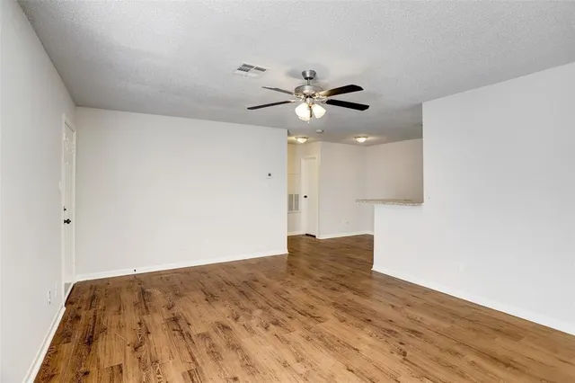 $950 | 3011 Taylor Street, La Marque, TX 77568