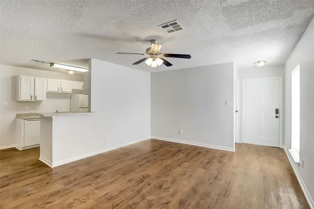 $950 | 3011 Taylor Street, La Marque, TX 77568