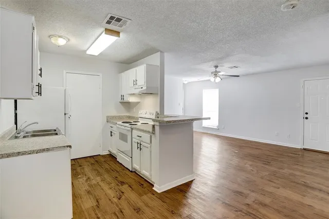 $950 | 3011 Taylor Street, La Marque, TX 77568