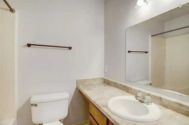 $950 | 3011 Taylor Street, La Marque, TX 77568