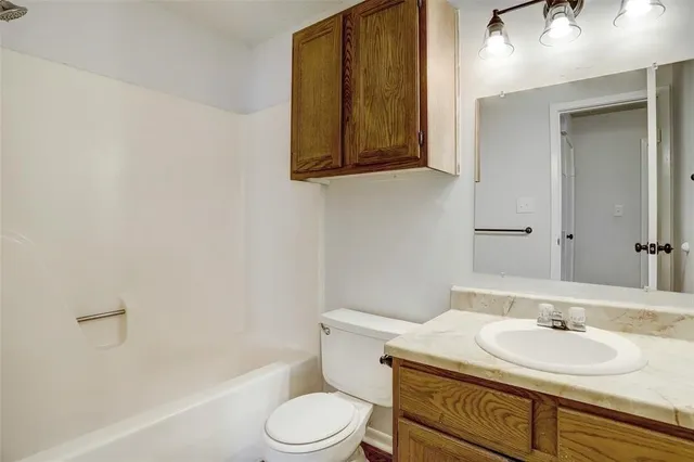 $950 | 3011 Taylor Street, La Marque, TX 77568