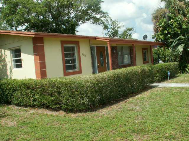 1301 West 7th Street Riviera Beach, FL 33404 - Photo 1 of 10 Primary Photo