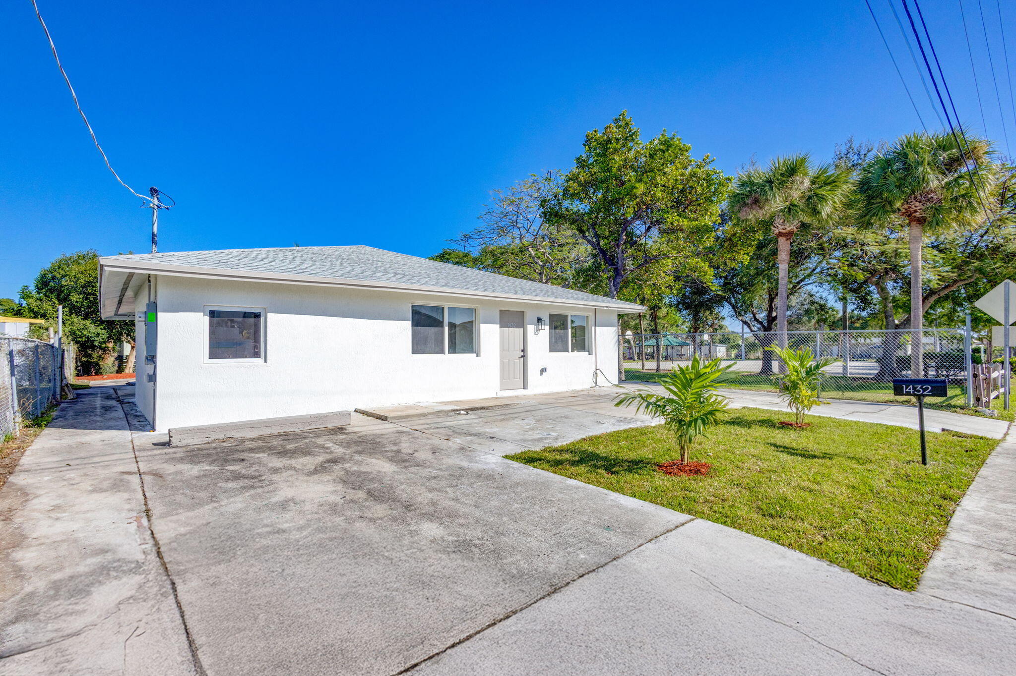 1432 West 35th Street Riviera Beach, FL 33404 - Photo 3 of 32 3-web-or-mls-5D1A7385JS
