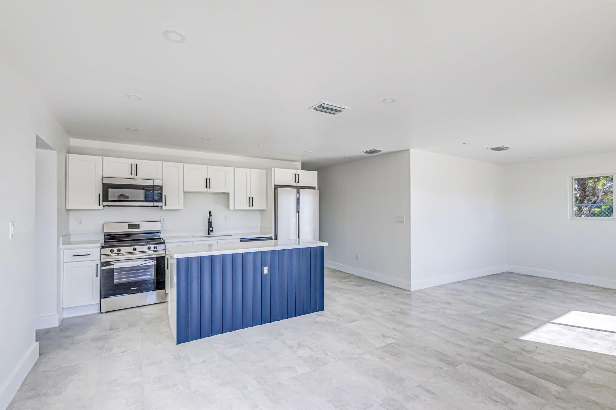 1432 West 35th Street Riviera Beach, FL 33404 - Photo 5 of 32 5-web-or-mls-15D1A7425JSInterior-Softnes
