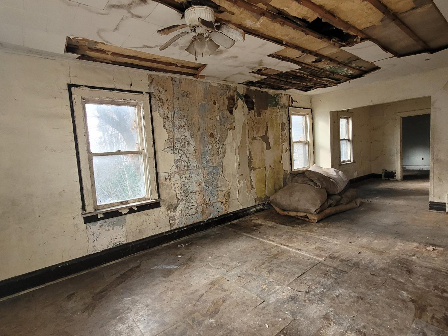 1736 Fillmore Street Gary, IN 46407 - Photo 2 of 14 a living room with furniture