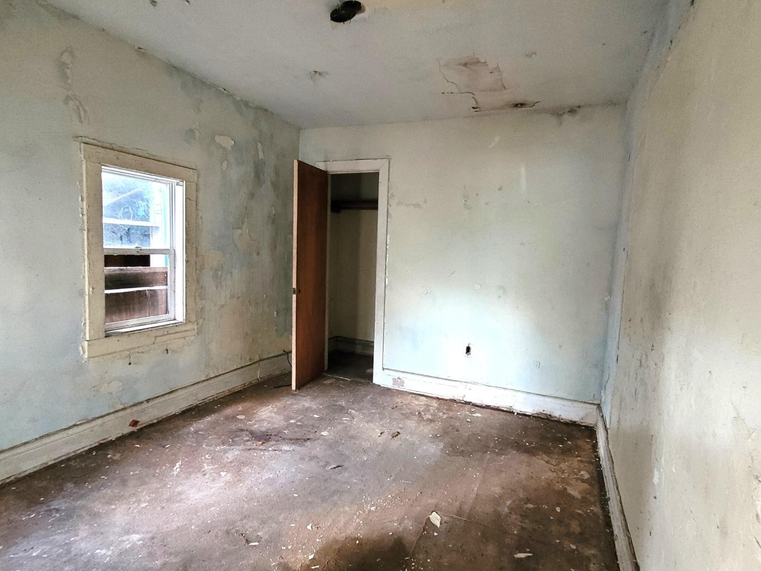 1736 Fillmore Street Gary, IN 46407 - Photo 7 of 14 an empty room with windows