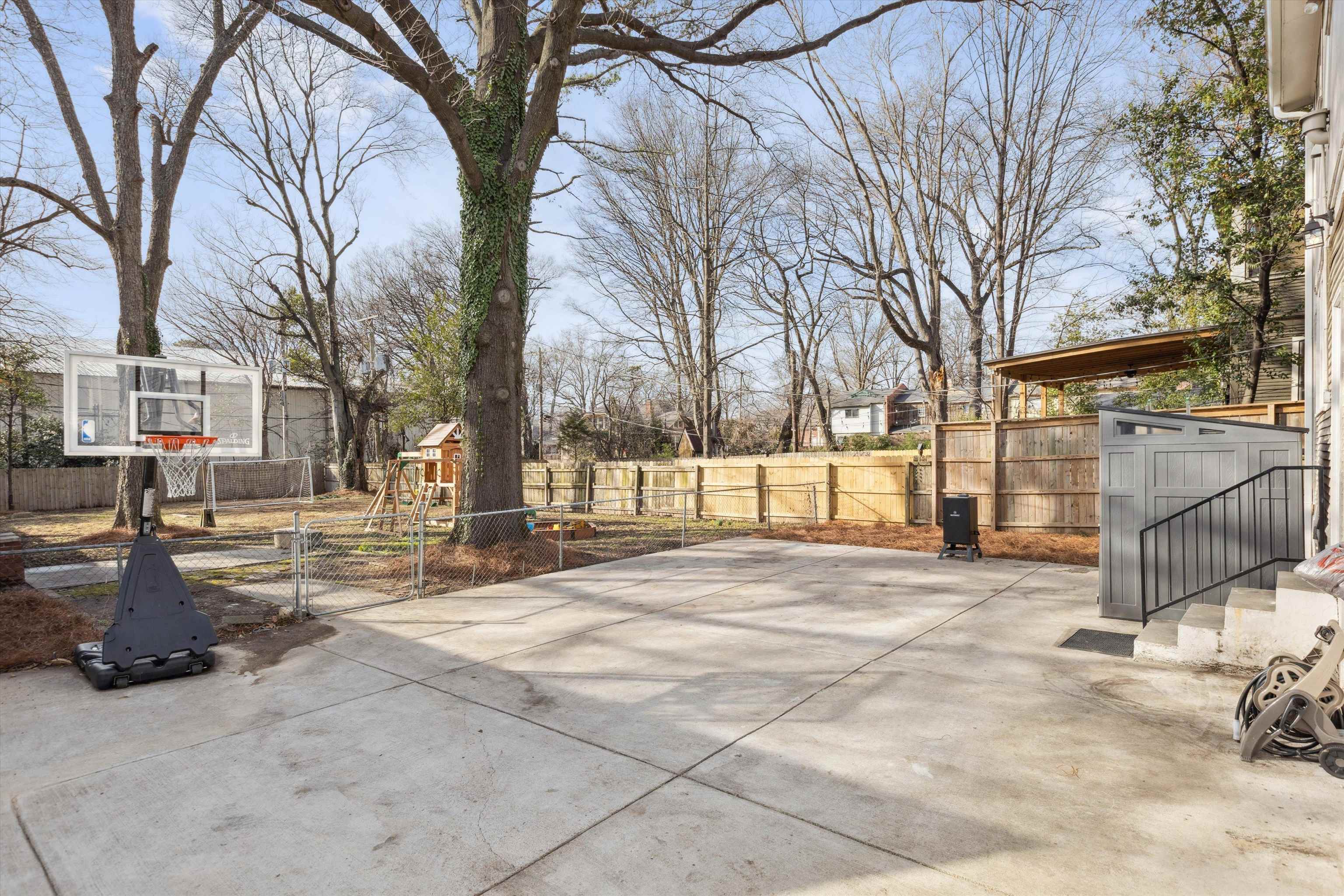 779 Roland Street Memphis, TN 38104 - Photo 23 of 29 a view of a park with a house
