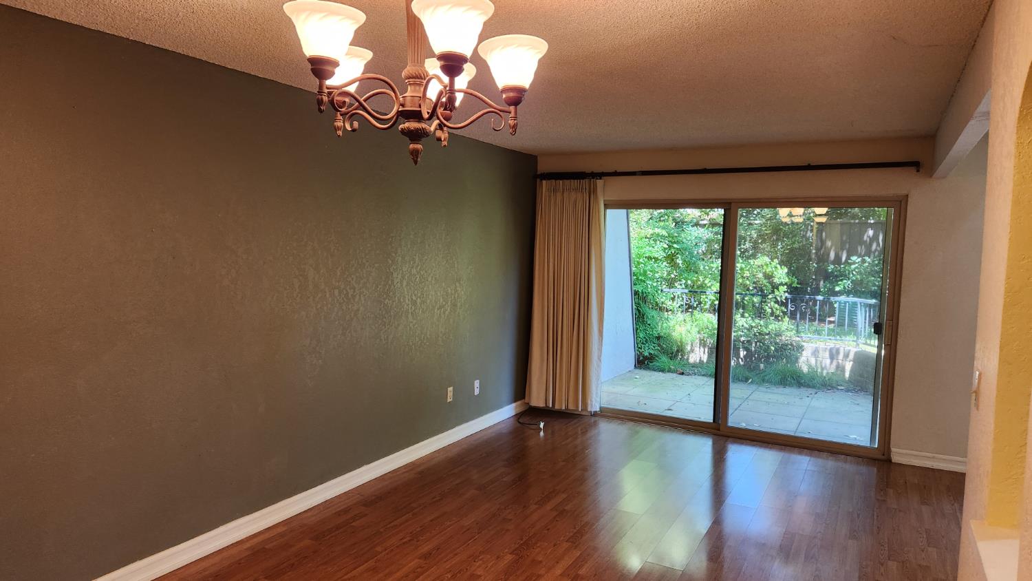 1911 Bechelli Lane Redding, CA 96002 - Photo 8 of 32