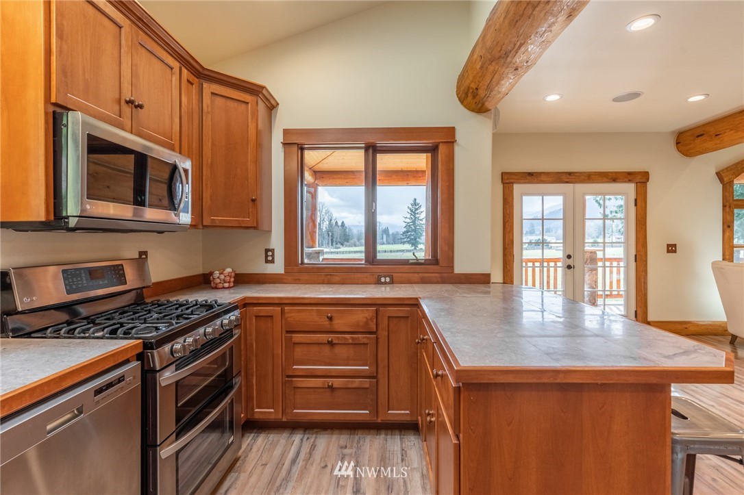 5052 Potter Road Deming, WA 98244 - Photo 7 of 37