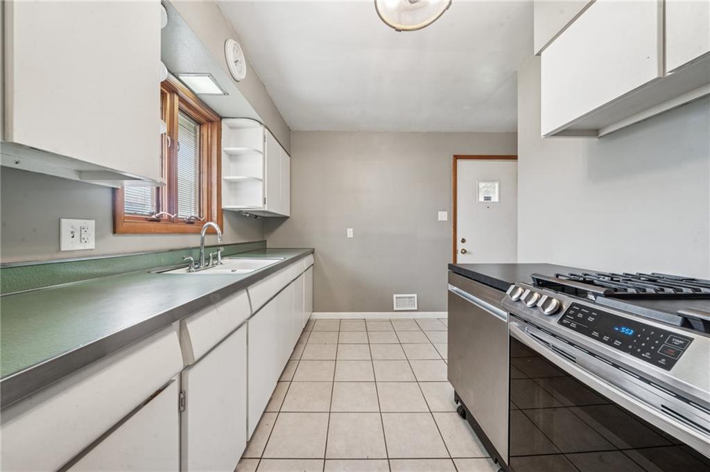 329 Sarah Street McKees Rocks, PA 15136 - Photo 9 of 22 Stainless Appliances