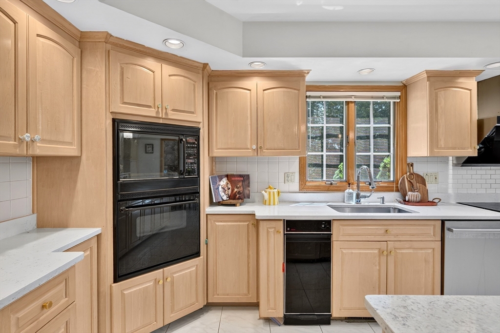 29 Page Road Weston, MA 02493 - Photo 6 of 34