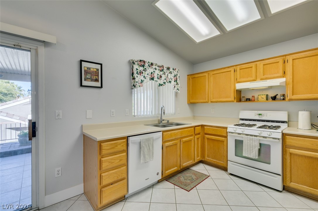 2188 Chapman Ranch Drive Henderson, NV 89012 - Photo 25 of 77