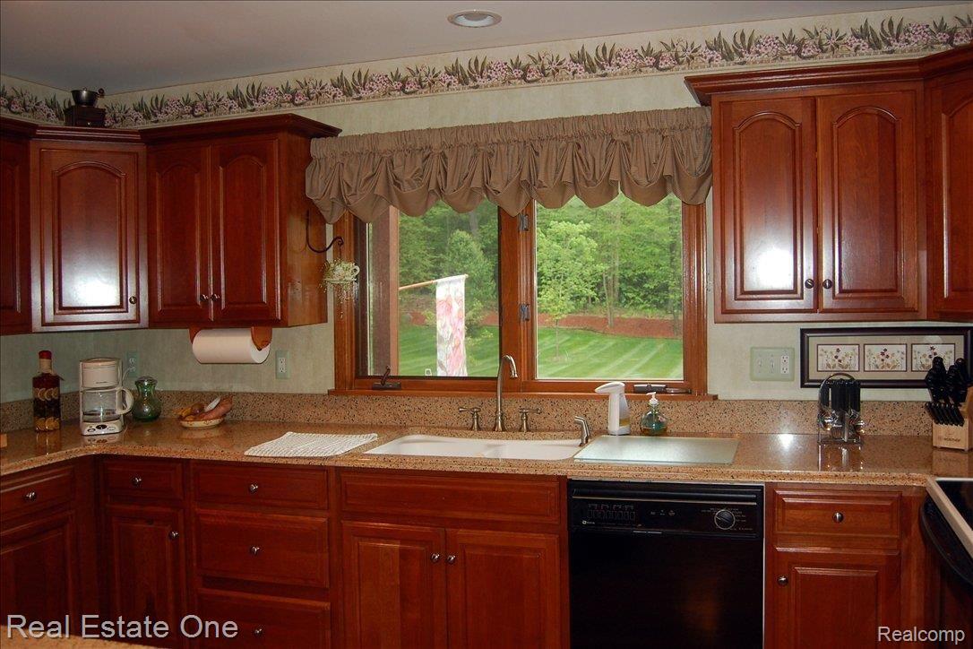 1403 Rosell Road Holly, MI 48442 - Photo 10 of 24 Kitchen - 2