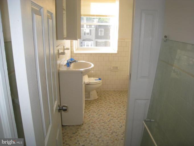5902 Laclede Road Baltimore, MD 21206 - Photo 6 of 7 Bath #1