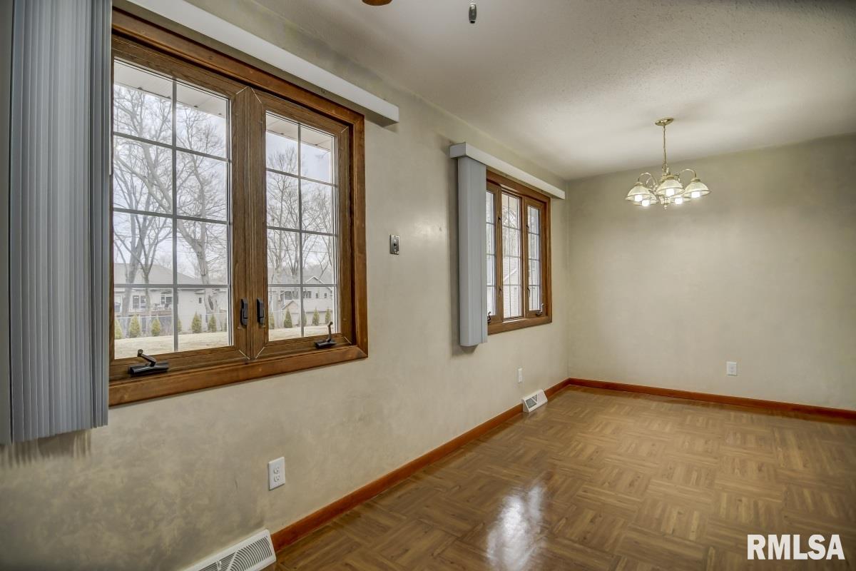 40 Cheyenne Drive Springfield, IL 62711 - Photo 8 of 41
