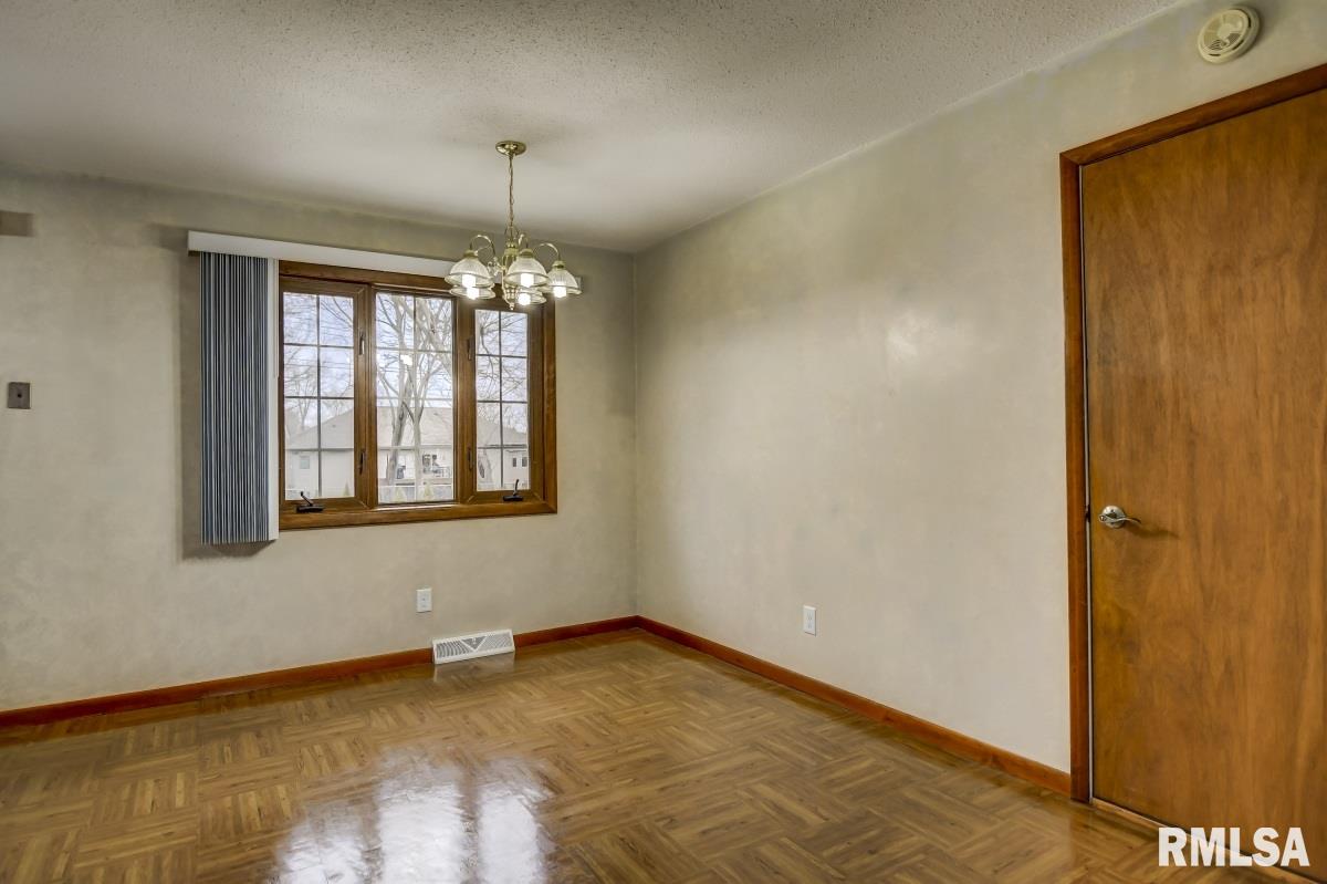 40 Cheyenne Drive Springfield, IL 62711 - Photo 9 of 41