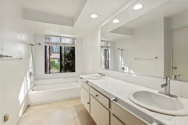 $989,000 | 33 Northwoods Lane, La Crescenta, CA 91214