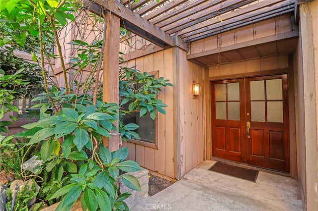 $989,000 | 33 Northwoods Lane, La Crescenta, CA 91214